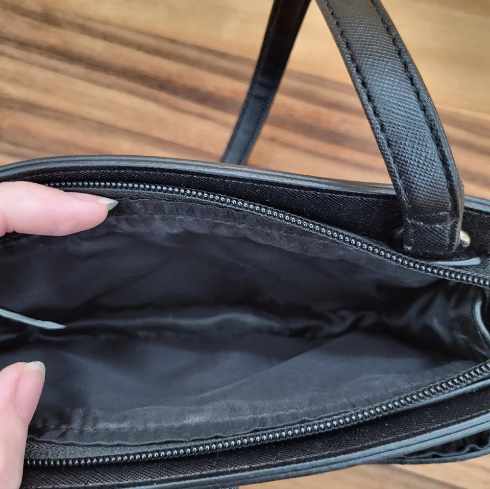 Guess Black Crossbody Bag With Adjustable Strap, EUC - Picture 6 of 6